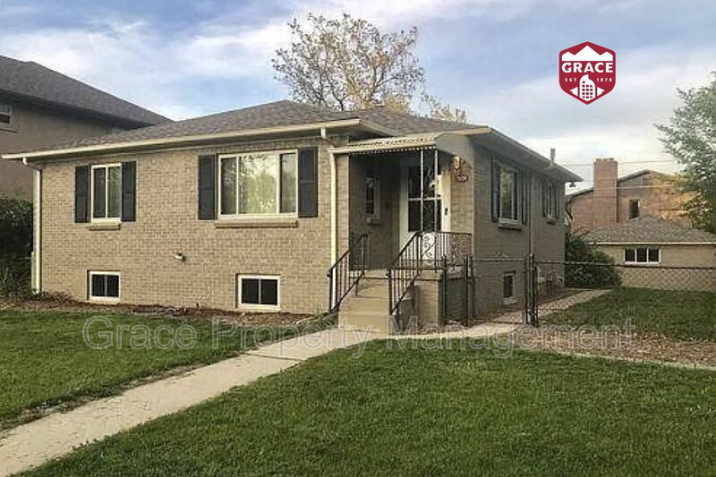 Primary Photo - 2620 S York St