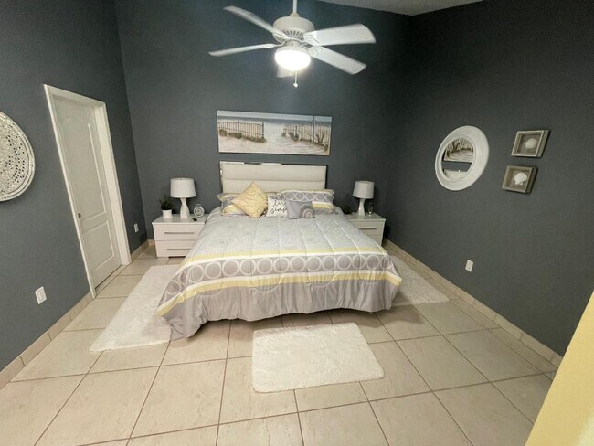 Loft Bedroom - 21 Seabreeze Dr