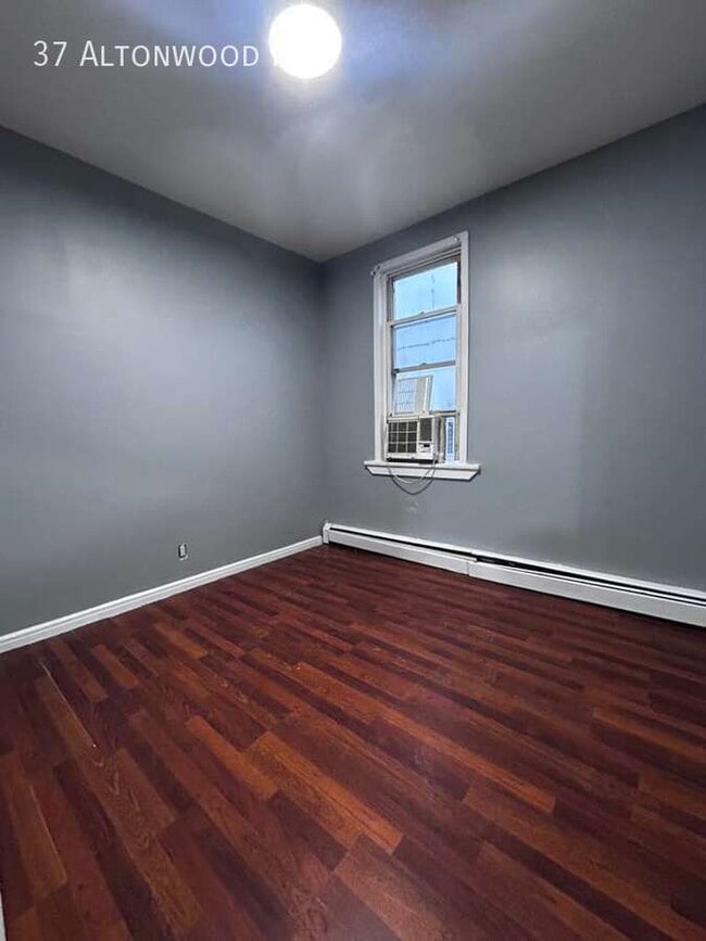 Building Photo - 37 Altonwood Pl