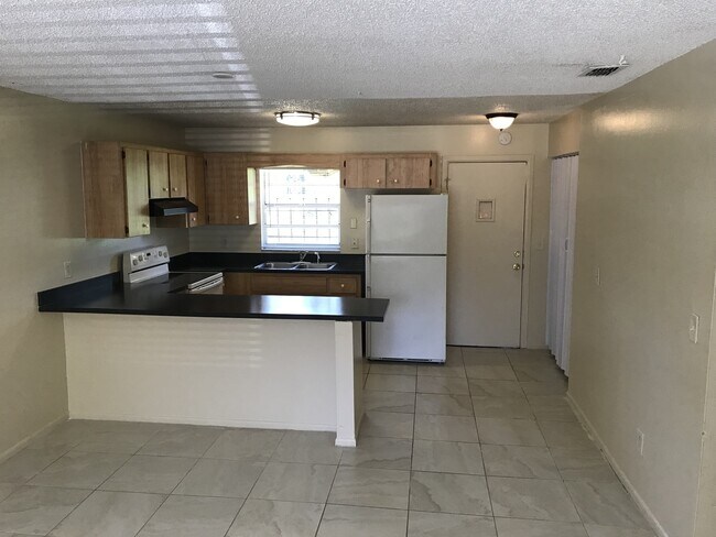 Foto del edificio - Cozy 2 bedroom/1 bath Duplex