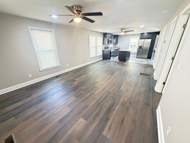 Foto del edificio - Fully Renovated 2-Bed Charmer on a Spacious Corner Lot – Near Downtown!