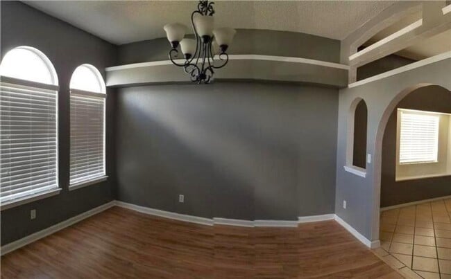 Building Photo - 305 De Palma Pl