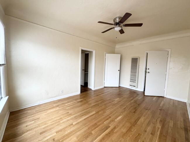 Foto del edificio - 1154 Normandie Ave