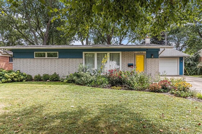Building Photo - 2740 Aurora St