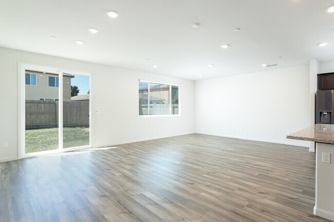 Building Photo - 2132 Sierra Pines Pl