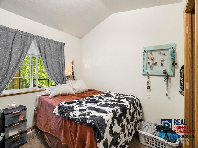 Building Photo - 2 Bed, 2 Bath Condo Near CSU!