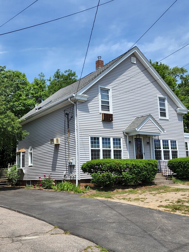 Building Photo - 735 Newport Ave