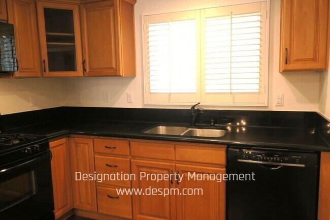 Building Photo - 625 E Del Mar Blvd