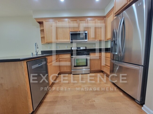 Building Photo - Updated 3 Story Townhouse with Garage, in Willow Glen!
