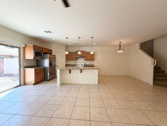 Foto del edificio - BEAUTIFUL 2 STORY TOWN HOUSE IN GATED COMMUNITY