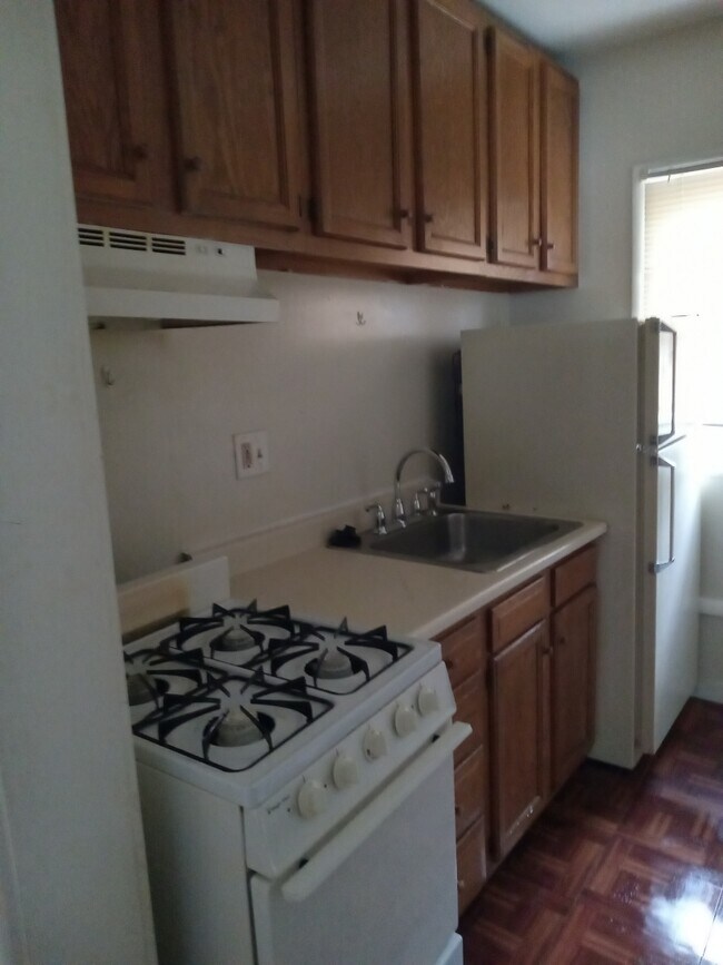 Building Photo - 114 S Hayford Ave