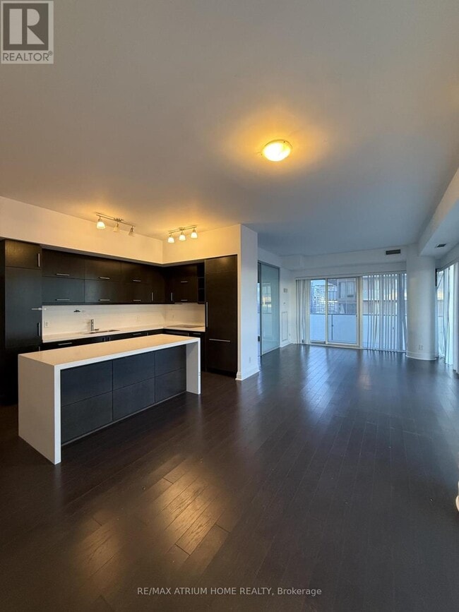 Building Photo - 65 St Mary St