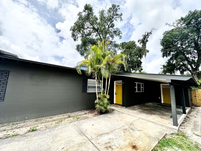 Foto del edificio - 2410 Formosa Ave