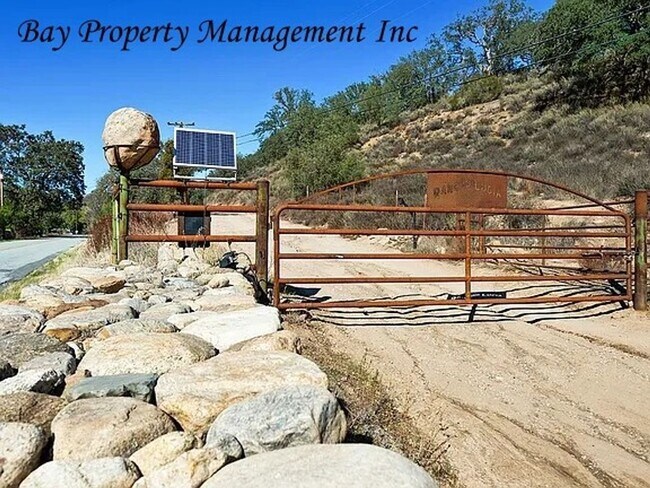 Foto del edificio - Breathtaking Views from this horse propert...