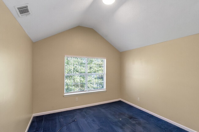 Building Photo - 65 Oak Manor Dr