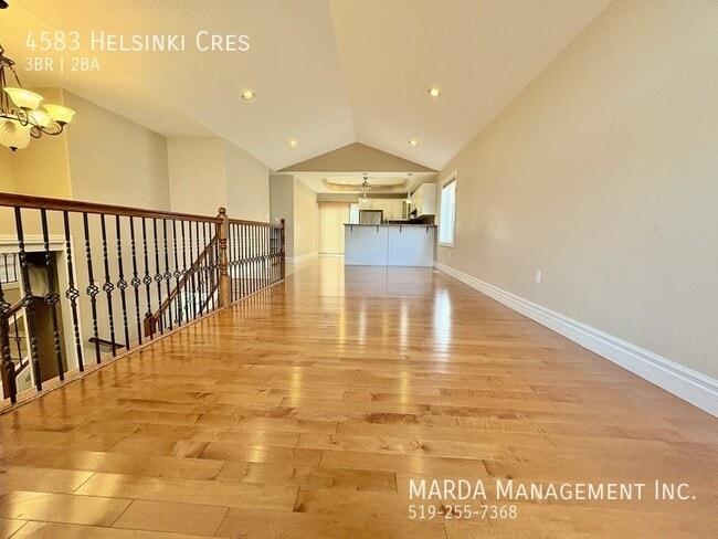Building Photo - SPACIOUS 3+1 BED/2 BATH/2 KITCHEN HOUSE + UTILITIES