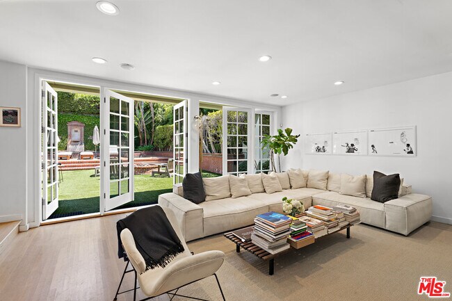 Building Photo - 1496 N Doheny Dr
