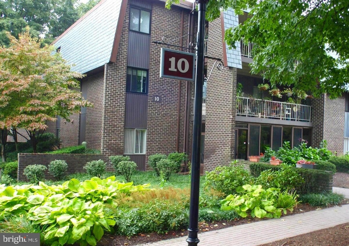 Foto principal - 10 Stonehenge Cir