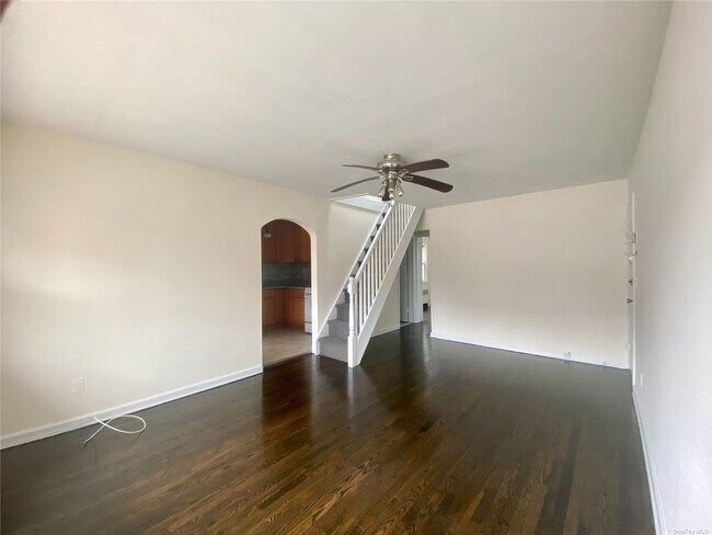 Foto del edificio - 725 E Broadway
