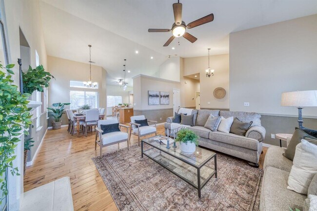 Foto del edificio - Gorgeous 3/2 Home in well established Clovis Neighborhood