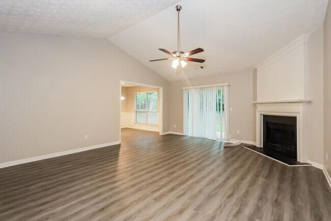 Foto del edificio - 8391 Taylor Rd