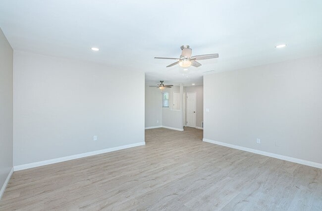 Building Photo - Modern Renovated 4BR Home in Oceanside – P...