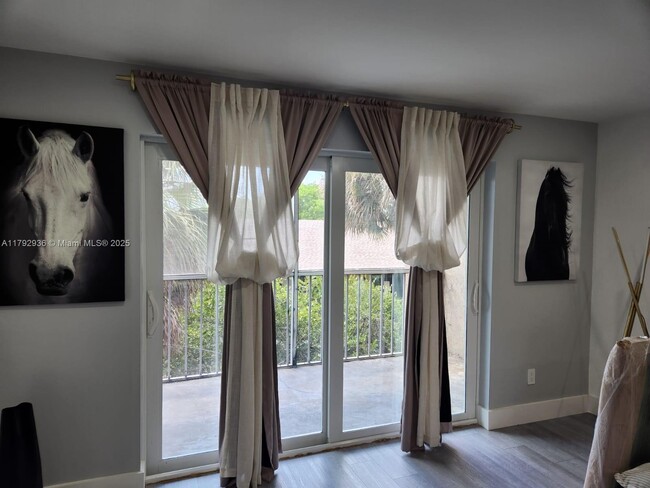 Foto del edificio - 17000 NW 67th Ave