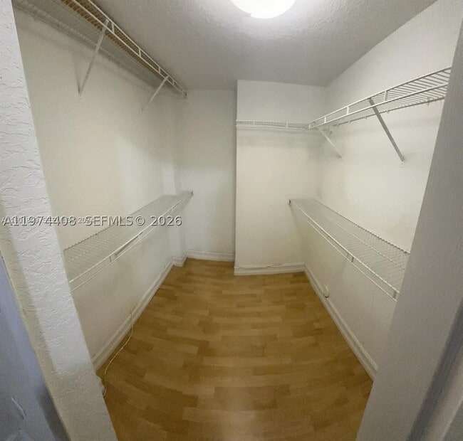 Foto del edificio - 87 NW 150th St