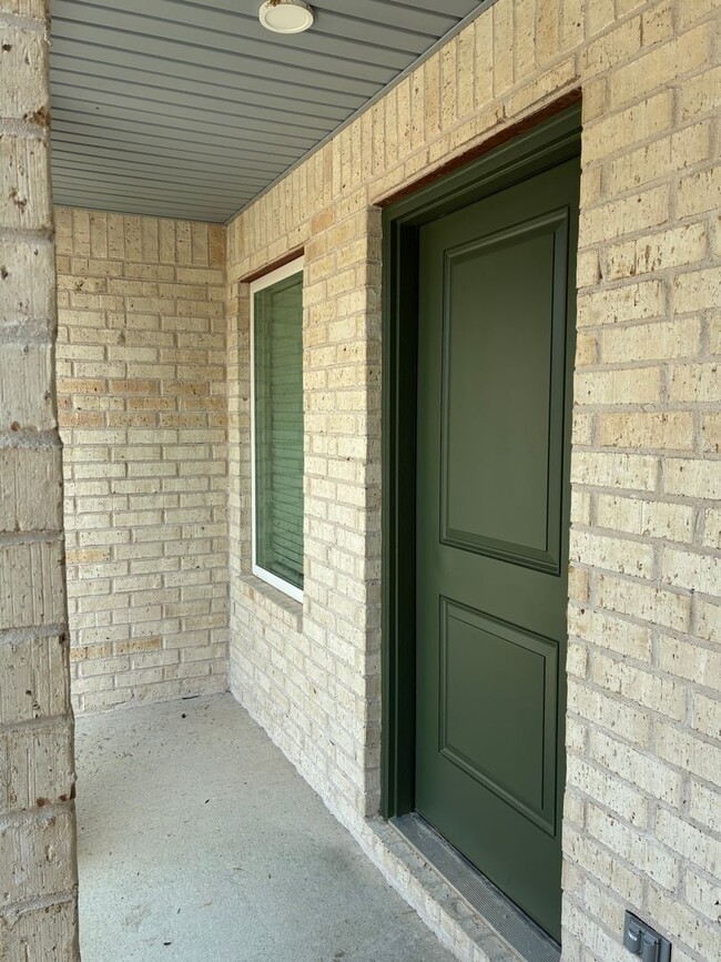 Building Photo - 1406 Manor Ct