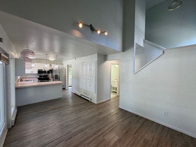 Building Photo - Beautiful 3 Bed, 2.5 Bath in Bayshore Neig...