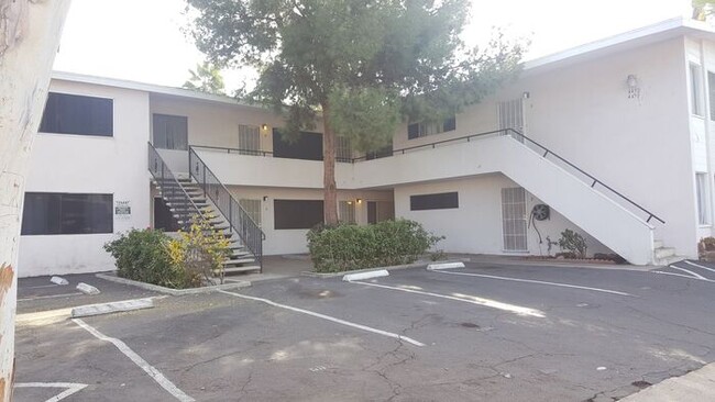 Foto del edificio - MOVE-In Special-Spacious La Mesa 2BR/1BA e...