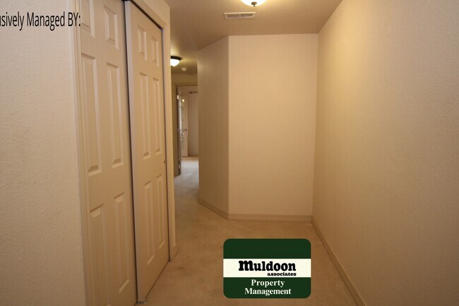 Foto del edificio - Coming soon! Nice Three Bedroom Condo in Bear Creek!