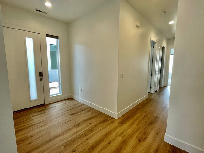 Building Photo - Three Bedroom Home in Woodland Estates