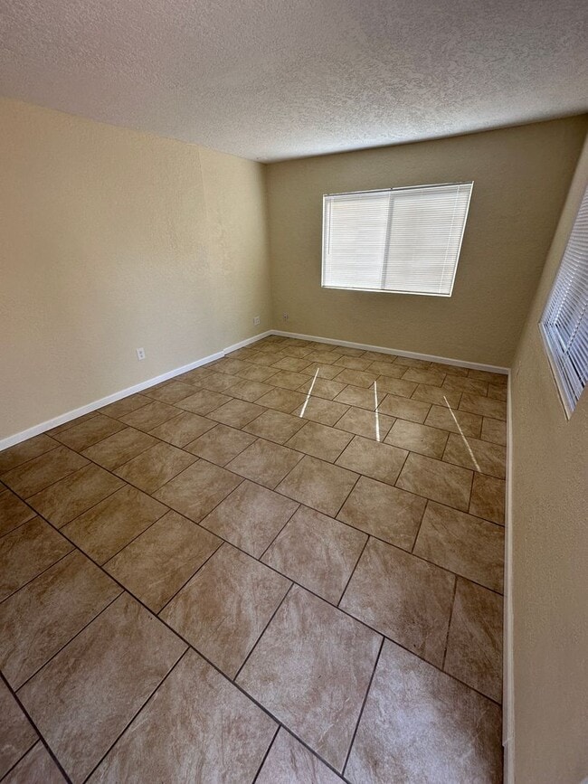 Foto del edificio - 2518 Alvarado Dr NE