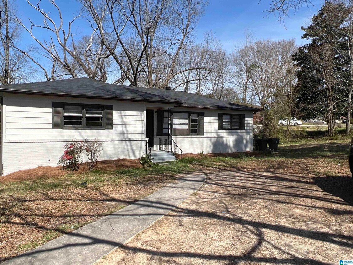 2520 2nd Pl NW, Center Point, AL 35215 House for Rent in Center Point