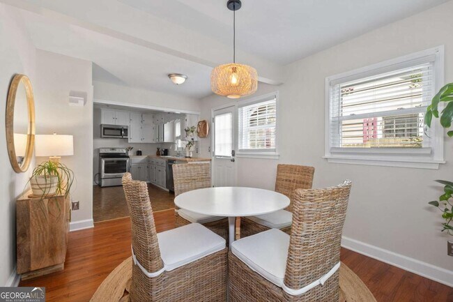 Foto del edificio - 557 Glenwood Pl SE