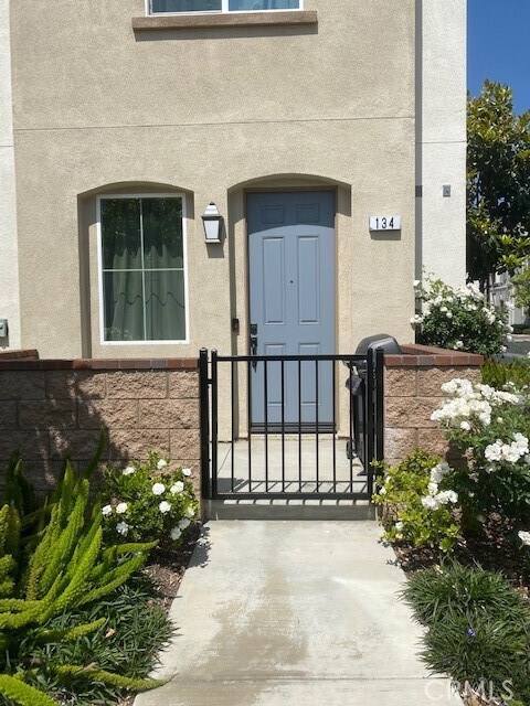 Primary Photo - 134 Macintosh Way