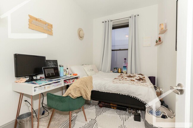 Building Photo - Minutes to BCOM, NEU & BU