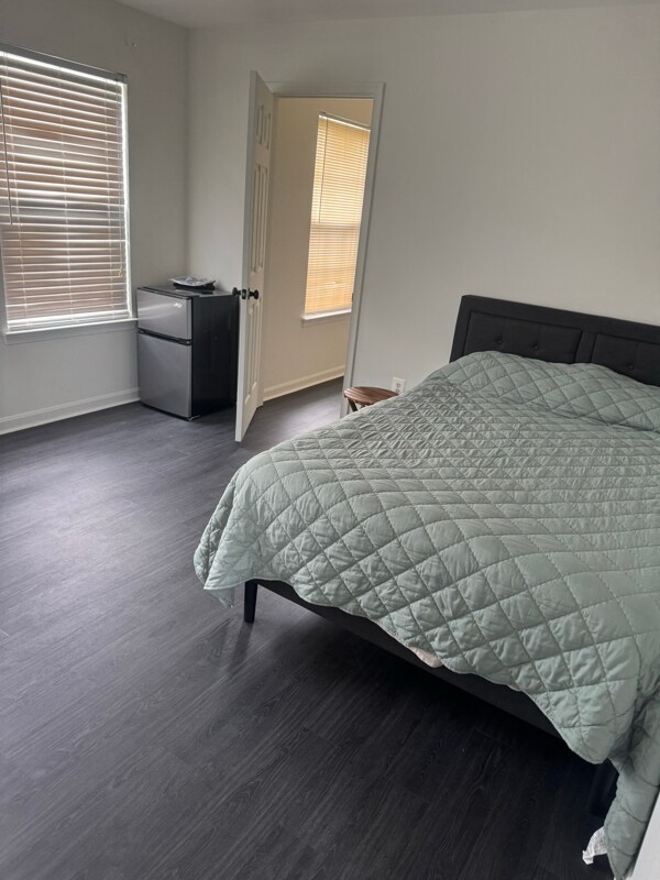 Foto del edificio - 8810 Martin Ln