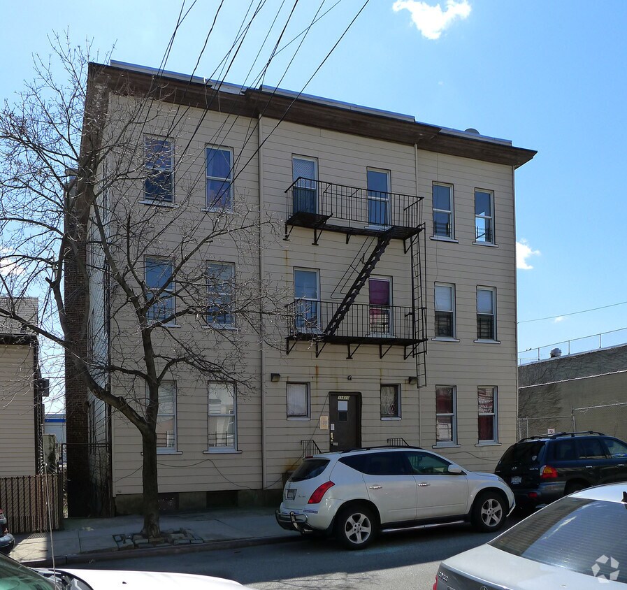 Foto del edificio - 116-10 14th Rd