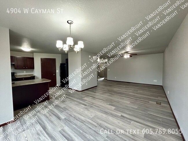 Foto del edificio - Spacious 3 Bedroom 2.5 Bathroom Townhome!