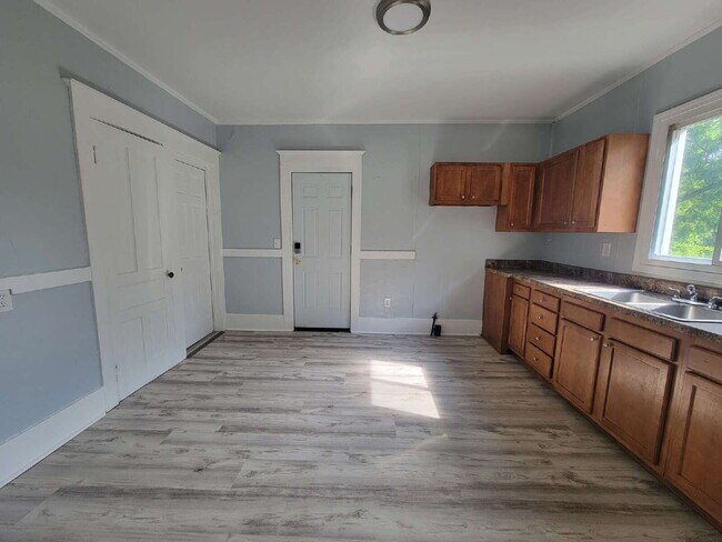 Foto del edificio - 3 Bedroom- Prime Rochester Location