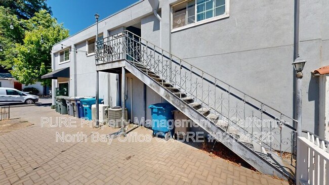 Building Photo - 225 N Cloverdale Blvd