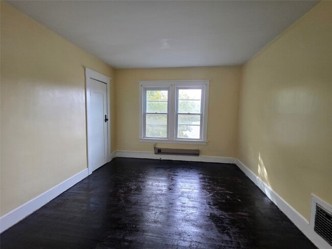 Building Photo - 155 Willow St