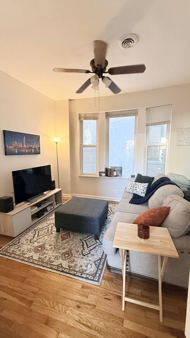 Foto del edificio - 2246 W Armitage Ave