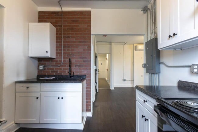 Building Photo - 713 Locust St