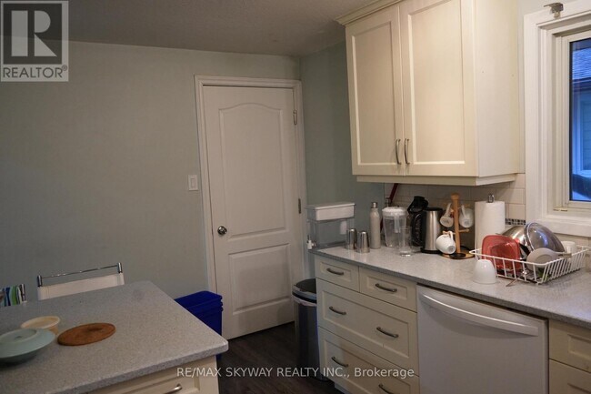 Photo du bâtiment - 34 Appalachian Crescent