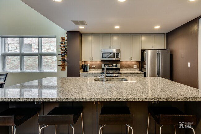 Building Photo - 2828 N Talman Ave