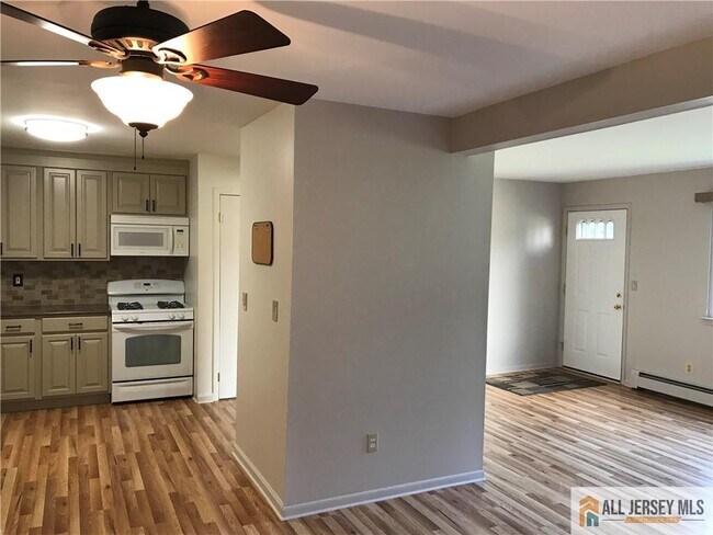 Foto del edificio - 819 Cricket Ln