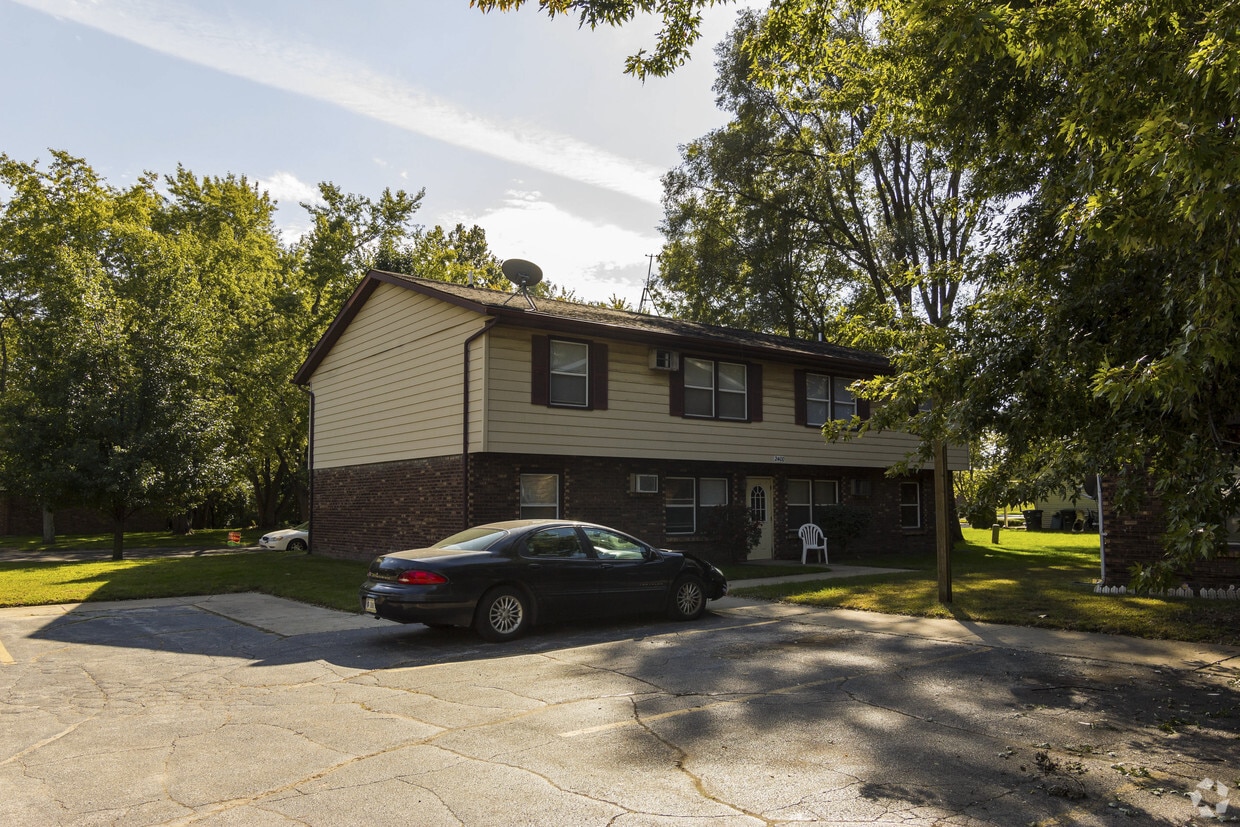 Building - 2400 Dixie Dr